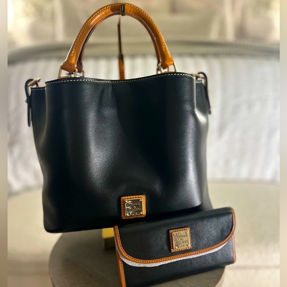 Dooney and Bourke Wexford Leather Small Brenna and Wallet in BLACK - Picture 1 of 8